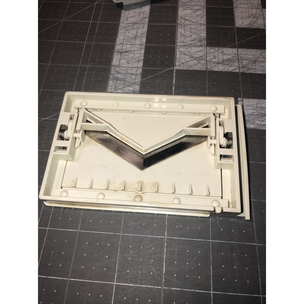 Pampered Chef 1087 Ultimate Mandoline Slicer Grater 4 Blades + Storage Box - Picture 9 of 12